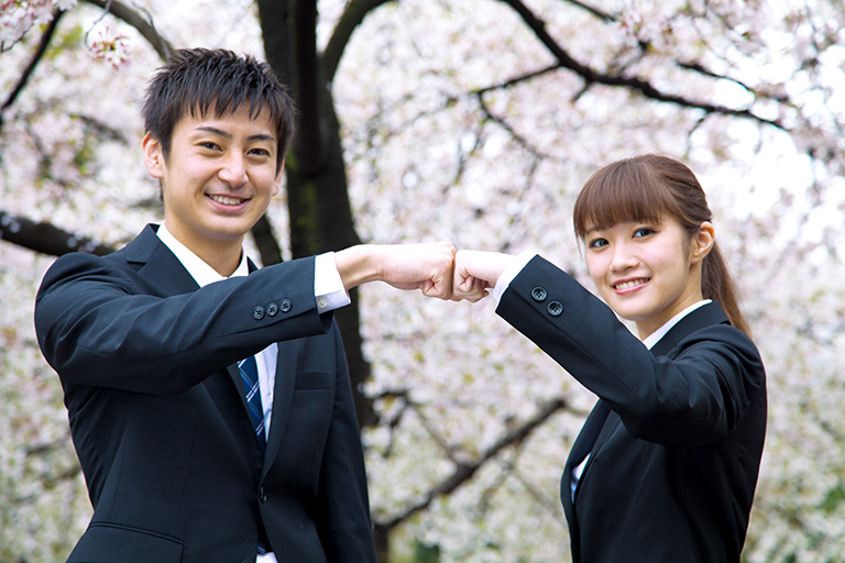 入社式を迎えた新入社員