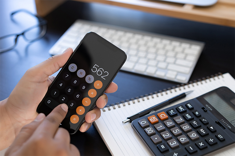 今回は、「社員総会」をプロに委託した場合の費用について解説します。